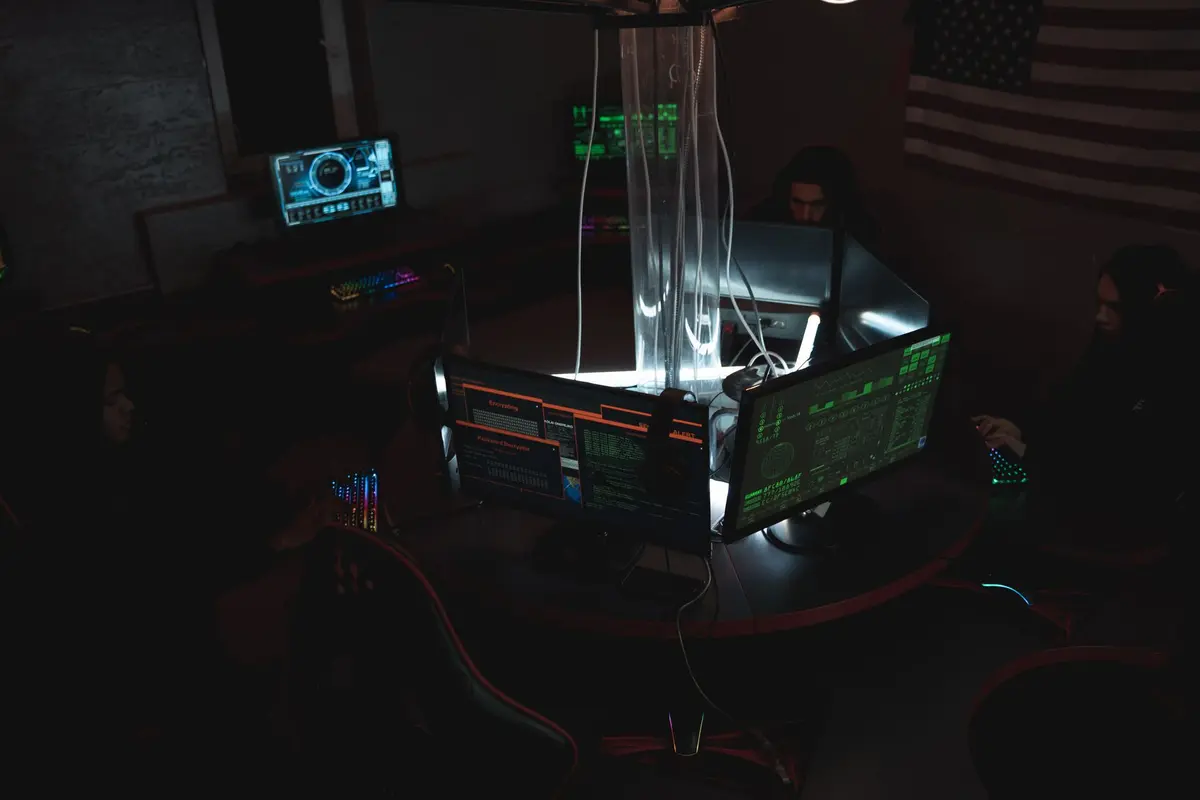 Security Career Paths: Red Team vs Blue Team on KaliLinux.net